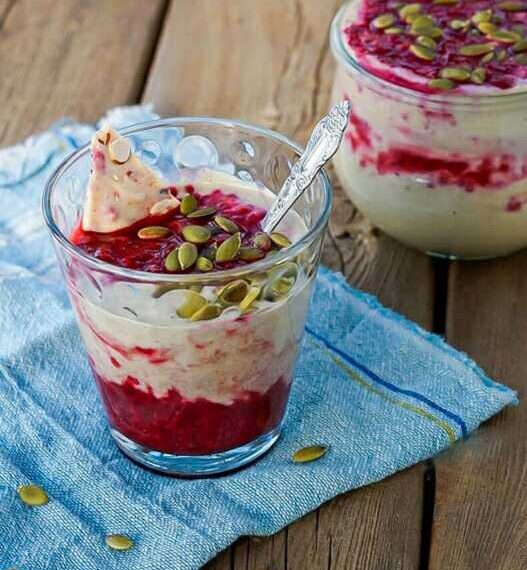 Малиновый смузи с зеленой гречкой