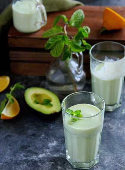 Нежный бархатный смузи из авокадо