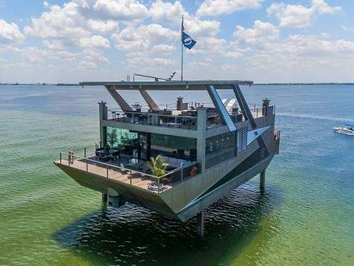 Эта яхта-особняк стоимостью 12 миллионов долларов сделана целиком из нержавеющей стали. Это новое слово в отрасли (11 фото)