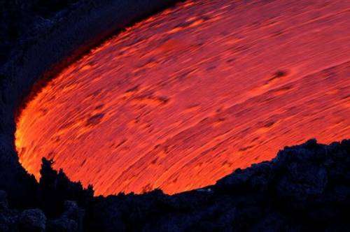 Немного фотографий: извержения вулканов, произошедшие в последние месяцы (14 фото)