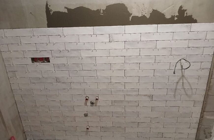 Профессиональное укладывание плитки: залог качественного результата