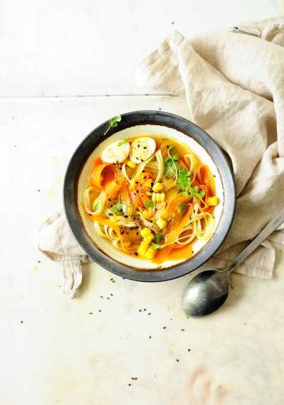 Легкий вегетарианский суп с куркумой