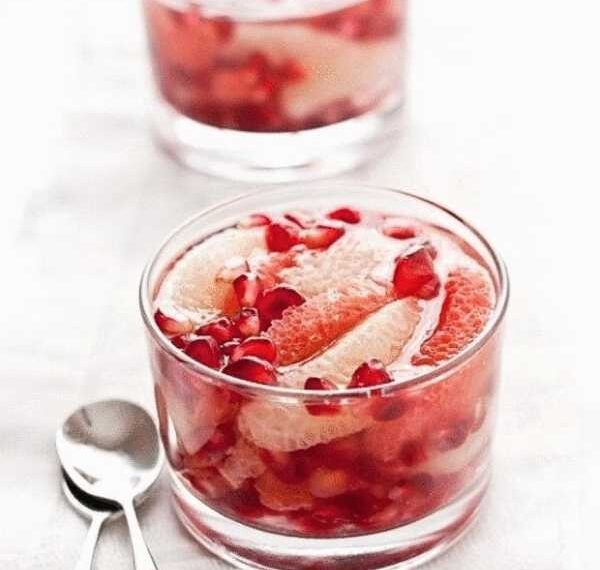 Полезный десерт — гранат в желе из белого чая