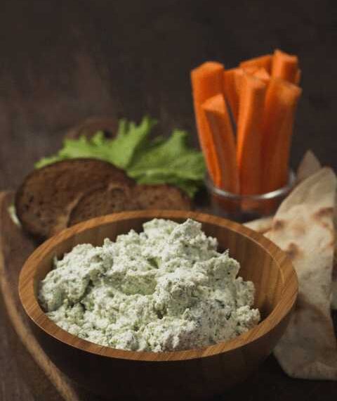 Закуска з сиру, часнику та кропу