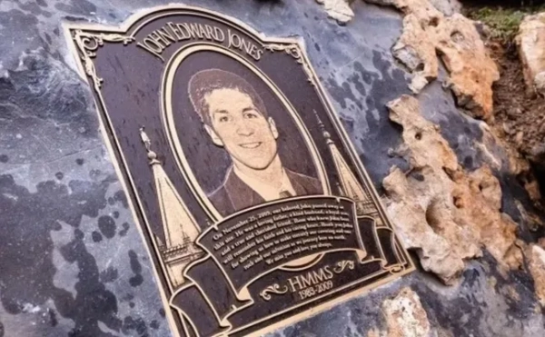 Години страждань забрали багато часу, і Джон переніс зупинку серця через своє становище (Зображення: Роздатковий матеріал родини Джонсів) Пояснення – інцидент у печері Натті-Патті