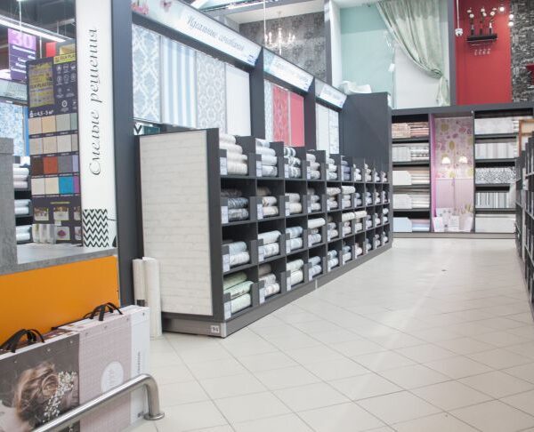 Що буде, якщо поклеїти шпалери із вертикальним малюнком: дизайнерська хитрість