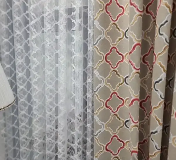 Чому ви вішаєте штори занадто низько: помилка в 10 сантиметрів, яка з’їдає висоту стель