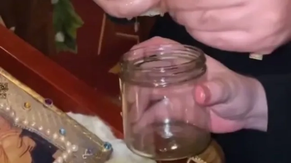 15201619 Таємниця картини, з якої «тече миро»... і віруючі стверджують, що вона дивовижним чином зцілює хворих https://x.com/RealBenLuigi/status/1978647155951771892