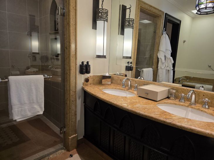 Як зробити маленьку ванну розкішною: прийом із готелів 5*, який не вимагає перепланування ванная