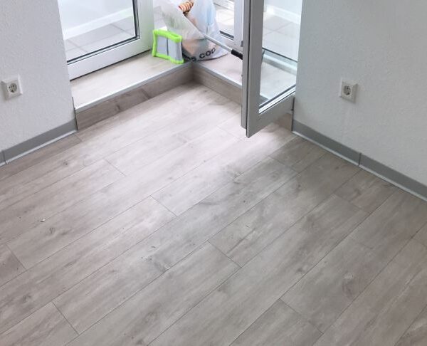 Який матеріал для підлоги визнали найневдалішим: рейтинг покриттів для підлоги, який розділив усіх дизайнерів