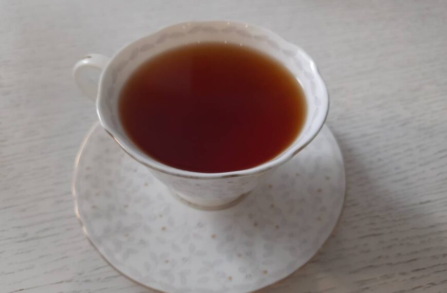 Що відбувається, коли ви їсте мед з гарячим чаєм: перетворення корисного продукту на токсичний сироп