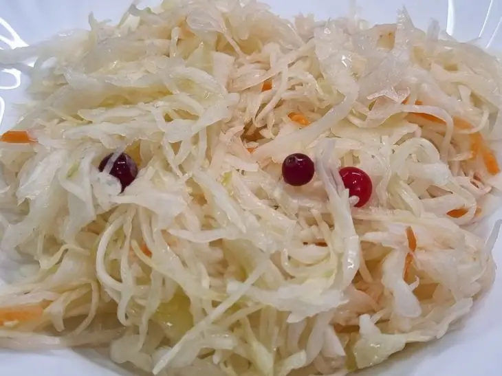 Кому категорично не можна їсти квашену капусту: запам'ятайте раз і назавжди капуста