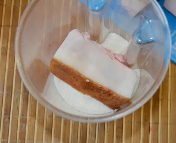 Який шматок сала корисний для судин, а який шкодить печінці: дієтологи називають безпечну щоденну норму