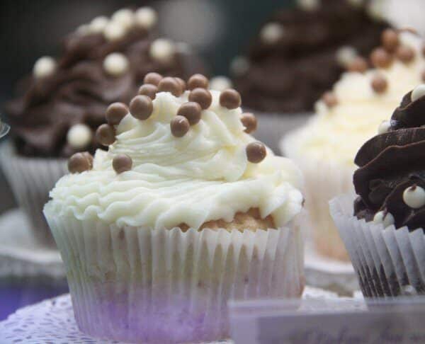 Чому небезпечно їсти солодке після алкоголю: несподіваний ефект