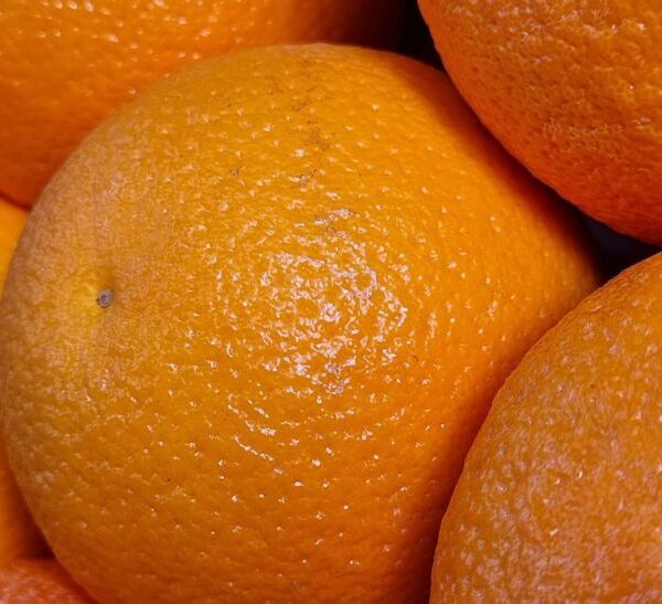 Чому не можна їсти апельсини після молочних продуктів: несподіваний ризик