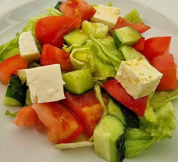 Що не можна їсти з огірком: небезпечне поєднання, яке уповільнює метаболізм