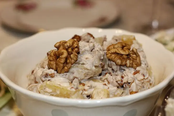 Що корисніше: вівсяна каша або вівсяні пластівці: головна відмінність овсянка