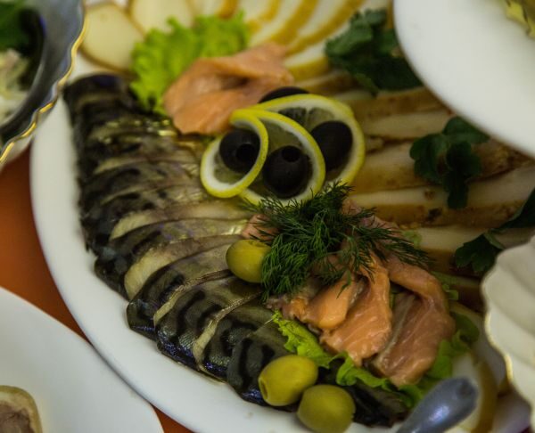 Чому оселедець з молоком отрута: міф чи реальна загроза