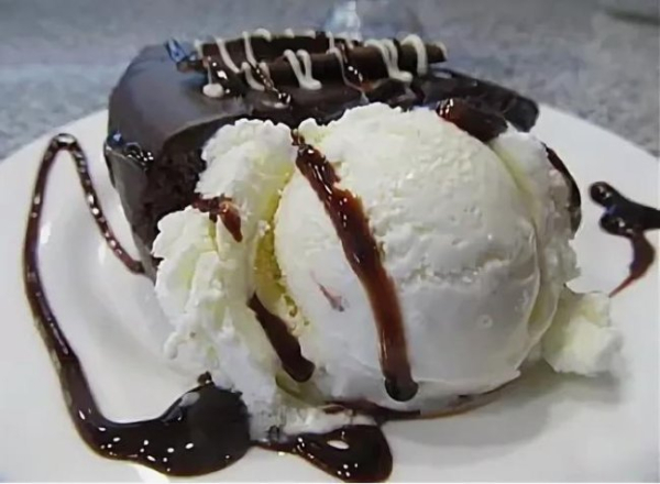 Як приготувати ванільне морозиво вдома?