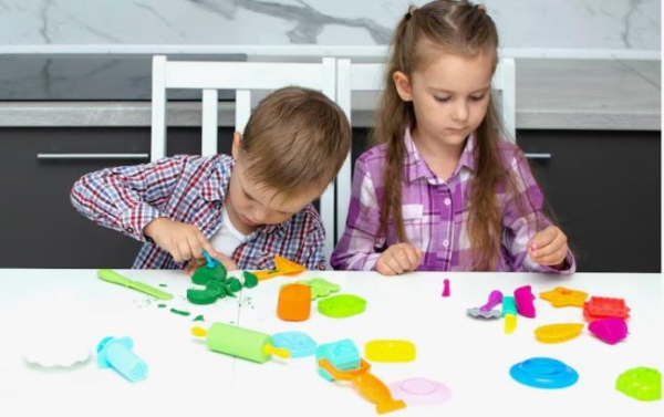 Чим пластилінографія корисна для п'ятирічних дітей?