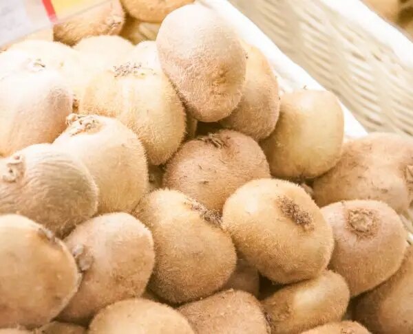 Який фрукт несумісний із йогуртом: вибухонебезпечна суміш у животі