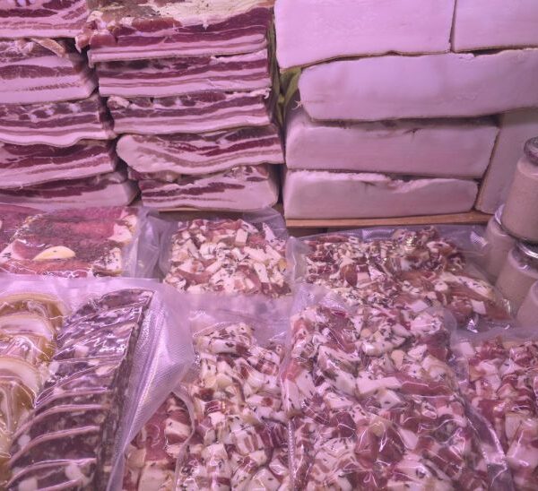 Чому не можна їсти багато сала: норма для серця та судин