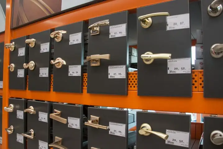 Чому не можна економити на фурнітурі: помилка, яка веде до катастрофи