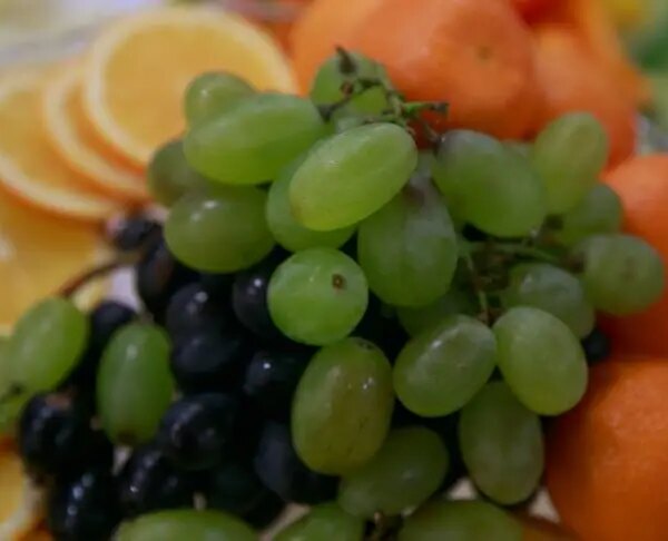 Чому не можна їсти багато винограду: фруктоза та скачки цукру