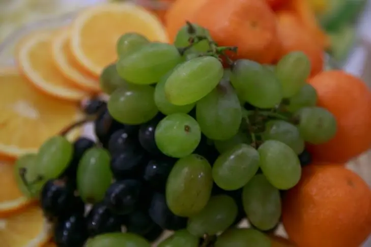 Чому не можна їсти багато винограду: фруктоза та скачки цукру