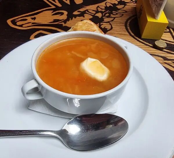 Який суп корисніший для шлунка: секрет бульйону від гастроентеролога