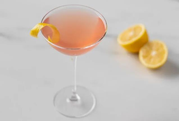 Коктейль “Космополітен”. Як його готують?