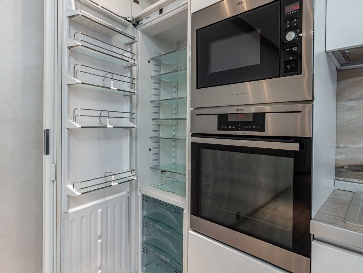 Чому холодильник не можна ставити біля плити: правило робочого трикутника