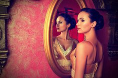 Чому в дзеркалі часом видно… привид?