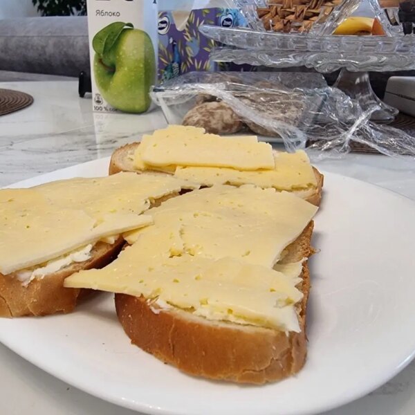 Чому чай із бутербродом руйнує фігуру: механізм інсулінового вибуху