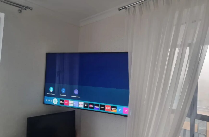 Вітальня з телевізором: на якій висоті вішати екран, щоб не хворіла на&hellip;