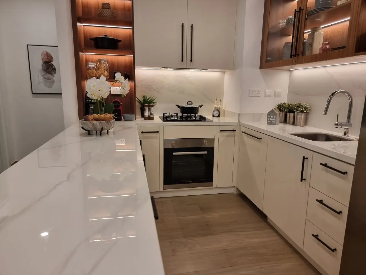 Кухонний трикутник: чому відстань між мийкою, плитою та холодильником вирішує зручність на роки кухня