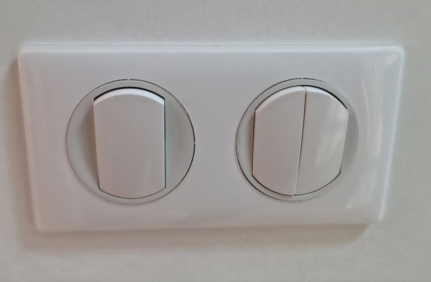 Розетки та вимикачі: чому їхнє розташування потрібно продумувати до штукатурки і як&hellip;