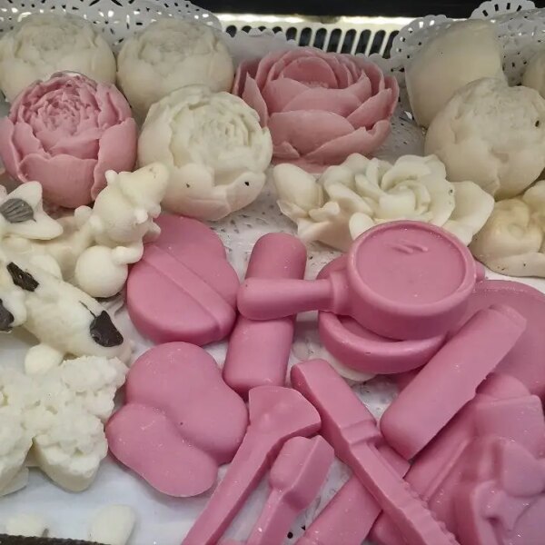 Який перекус руйнує колаген: поєднання кави та солодкої