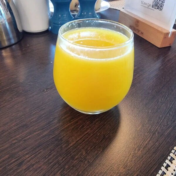 Навіщо запивати жирну їжу апельсиновим соком: найлютіший ворог печінки