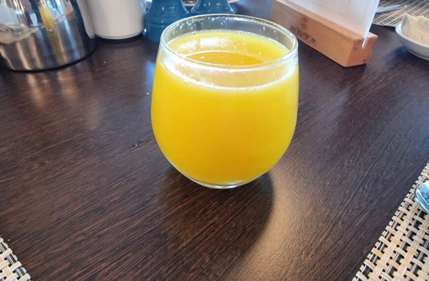 Навіщо запивати жирну їжу апельсиновим соком: найлютіший ворог печінки