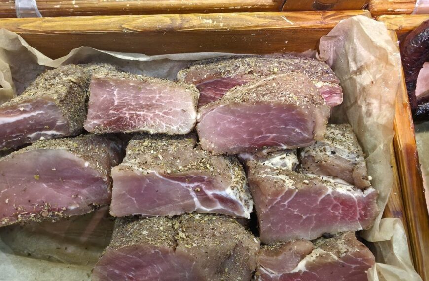 Набряки вранці: яку їжу прибрати з вечері, щоб ваги показали мінус