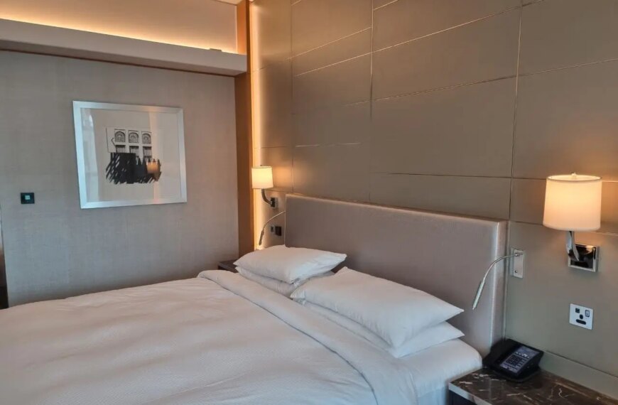 Шафа-купе в спальні: чому дзеркальні двері навпроти ліжка — погана прикмета та&hellip;