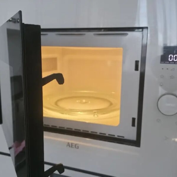 Залишки їжі: які 5 продуктів не можна розігрівати в мікрохвильовій печі і чому рис стає небезпечним