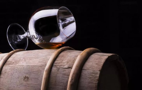 Коньяк, з Днем народження! Чому саме 1 квітня?