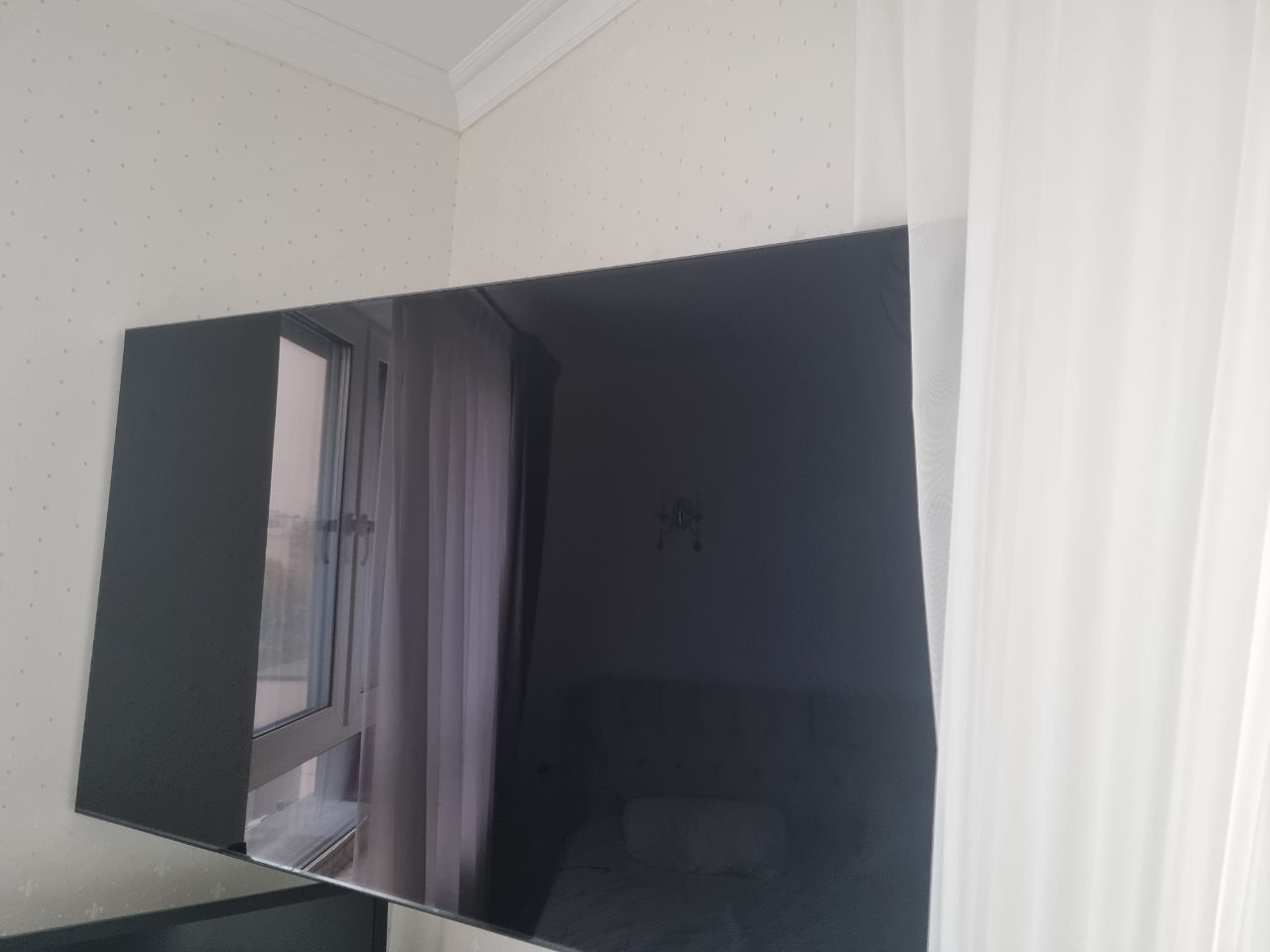 Спальня для сну: чому телевізор у спальні – головна помилка дизайнерів телевизор