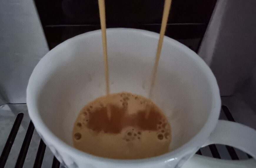 Скільки часу має пройти між кавою та сиром задля засвоєння кальцію