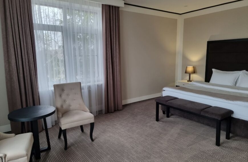 Висота стель: який секрет із вертикальними смугами змушує кімнату рости нагору на…