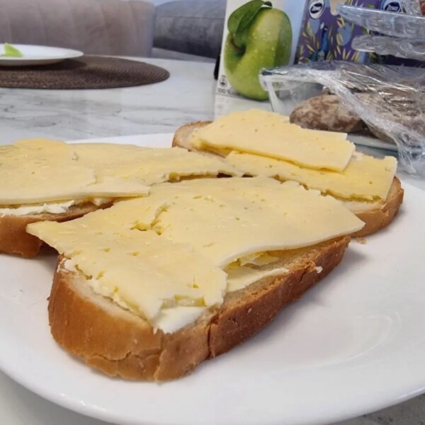 Правило бутерброду: яку ковбасу не можна поєднувати навіть із чорним хлібом