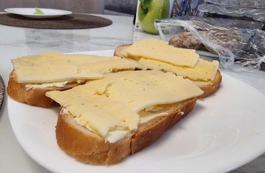 Правило бутерброду: яку ковбасу не можна поєднувати навіть із чорним хлібом