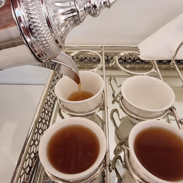 Звідки береться друге підборіддя, якщо пити чай одразу після жирного м'яса